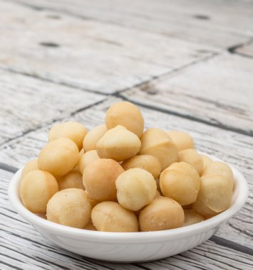 soyulmuş macadamia fındık