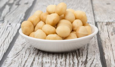 soyulmuş macadamia fındık