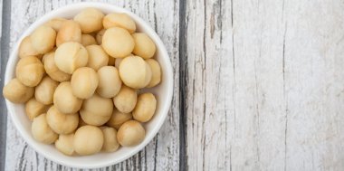 soyulmuş macadamia fındık