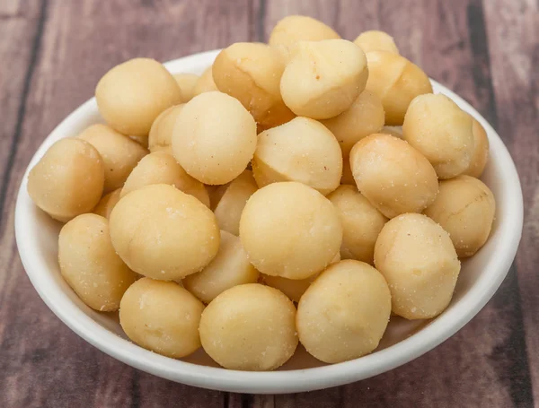 soyulmuş macadamia fındık