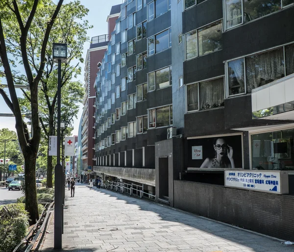 Turister och lokalbefolkning vandring i Omotesando — Stockfoto