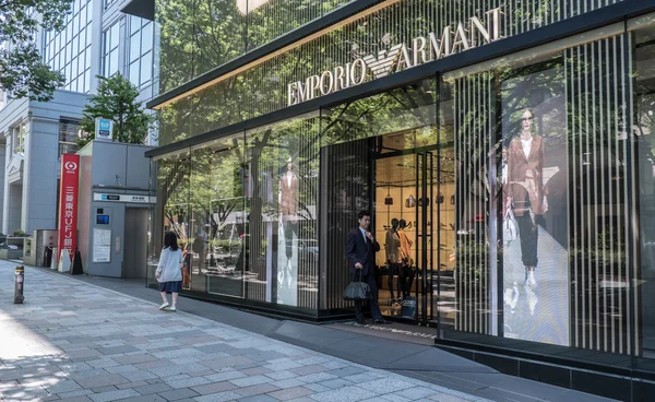 Exterior de una tienda Emprio Armani — Foto de Stock