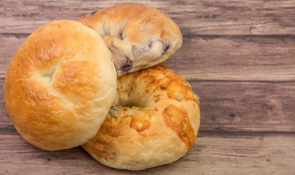 Domowe równinie bajgiel, bajgiel sera i Blueberry Bagel — Zdjęcie stockowe