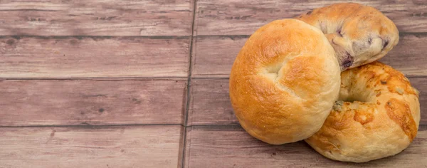 Domácí roviny bagety, sýr Bagel a borůvkový Bagel — Stock fotografie