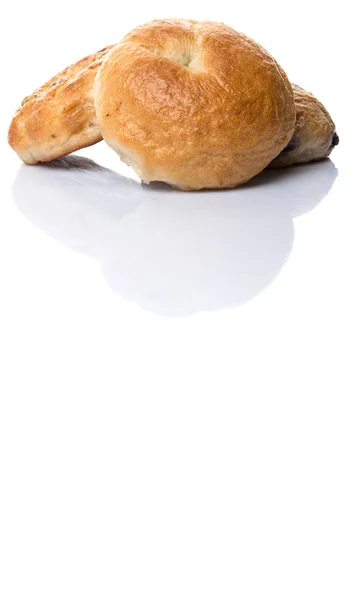 Zelfgemaakte Vlakte Bagel Kaas Bagel Bosbes Bagel Witte Achtergrond — Stockfoto