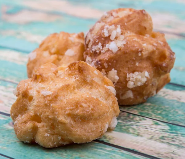 Choux-Teig mit Zucker bestreut — Stockfoto