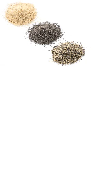 白ケシの実 黒ケシの実 白背景にポピー ミックス種子 — ストック写真