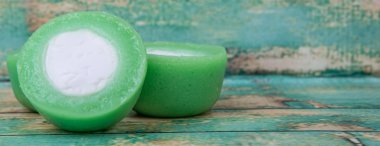 Yerel Kuih Nona Manis bilinen popüler Endonezya incelik