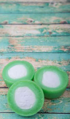 Yerel Kuih Nona Manis bilinen popüler Endonezya incelik