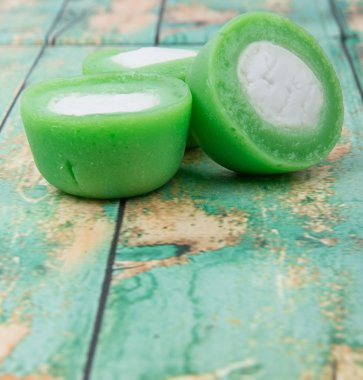 Yerel Kuih Nona Manis bilinen popüler Endonezya incelik