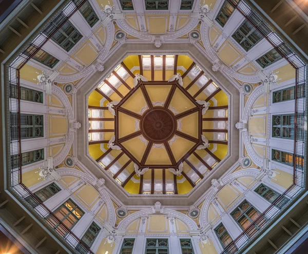 Teto decorativo da Estação Ferroviária de Tóquio — Fotografia de Stock