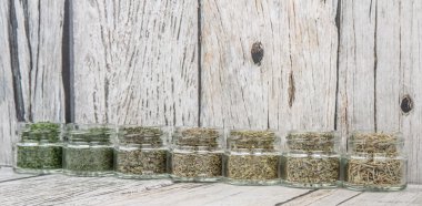 Kuru otlar çeşitli