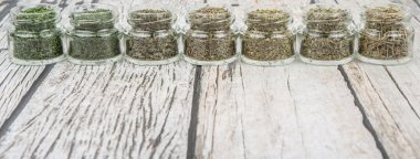 Kuru otlar çeşitli