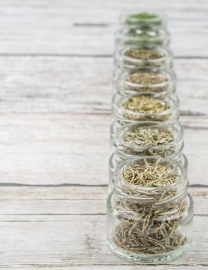 Kuru otlar çeşitli