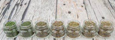 Kuru otlar çeşitli