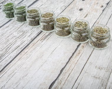 Kuru otlar çeşitli