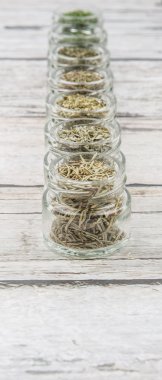 Kuru otlar çeşitli