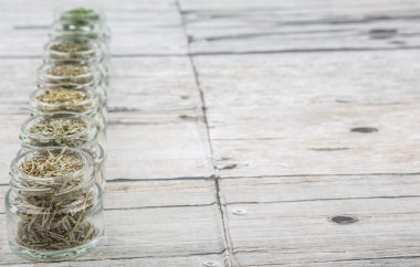 Kuru otlar çeşitli