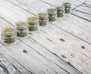 Kuru otlar çeşitli