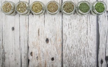 Kuru otlar çeşitli