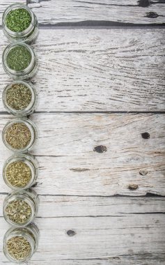 Kuru otlar çeşitli