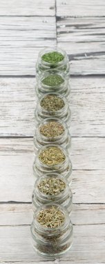 Kuru otlar çeşitli