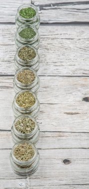 Kuru otlar çeşitli