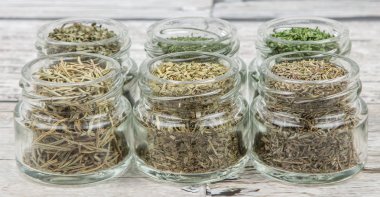 Kuru otlar çeşitli