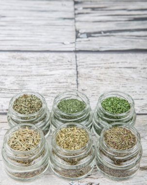 Kuru otlar çeşitli