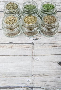 Kuru otlar çeşitli