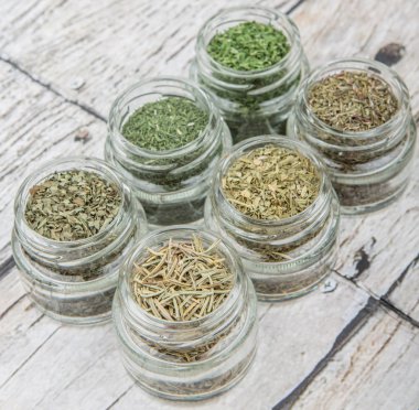 Kuru otlar çeşitli