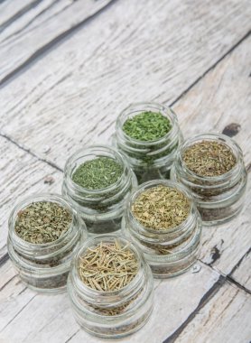 Kuru otlar çeşitli