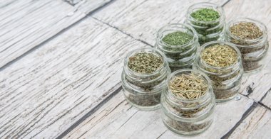 Kuru otlar çeşitli