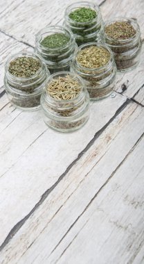 Kuru otlar çeşitli