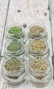 Kuru otlar çeşitli