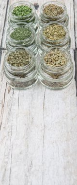 Kuru otlar çeşitli