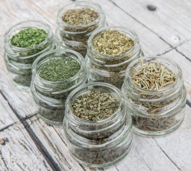 Kuru otlar çeşitli