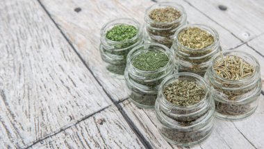 Kuru otlar çeşitli