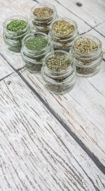 Kuru otlar çeşitli