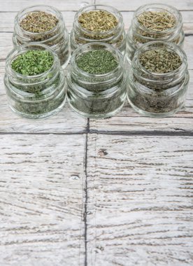 Kuru otlar çeşitli