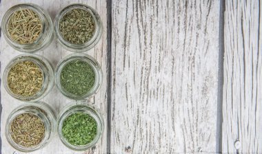 Kuru otlar çeşitli