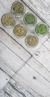 Kuru otlar çeşitli