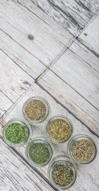 Kuru otlar çeşitli