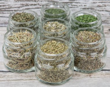 Kuru otlar çeşitli