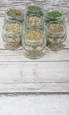 Kuru otlar çeşitli