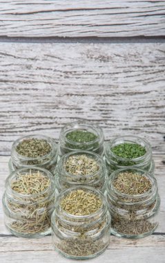 Kuru otlar çeşitli