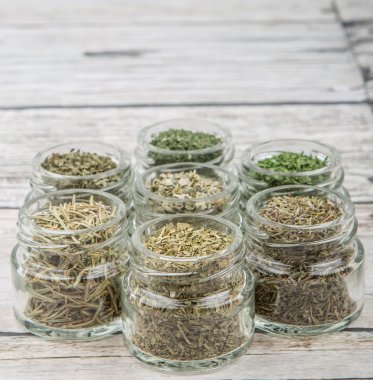 Kuru otlar çeşitli