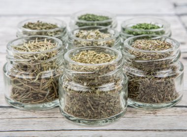 Kuru otlar çeşitli