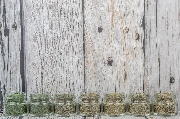 Kuru otlar çeşitli