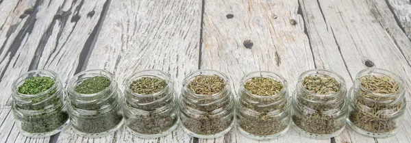 Kuru otlar çeşitli